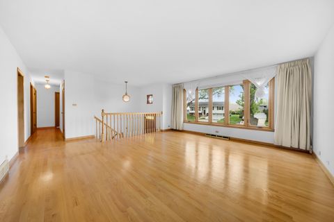 Tiny photo for 773 Madelyn Drive, Des Plaines, IL 60016 (MLS # 12642097)