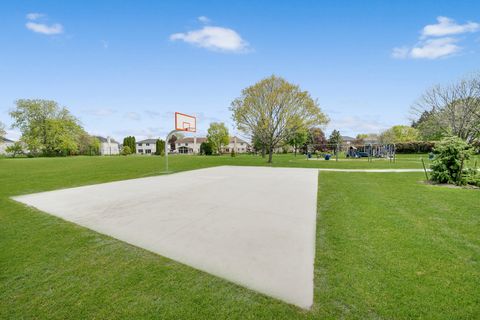 Tiny photo for 773 Madelyn Drive, Des Plaines, IL 60016 (MLS # 12642097)