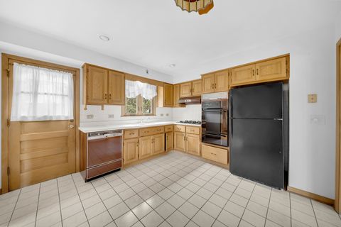 Tiny photo for 773 Madelyn Drive, Des Plaines, IL 60016 (MLS # 12642097)