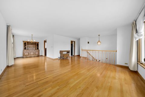 Tiny photo for 773 Madelyn Drive, Des Plaines, IL 60016 (MLS # 12642097)
