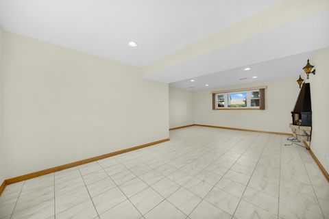 Tiny photo for 773 Madelyn Drive, Des Plaines, IL 60016 (MLS # 12642097)