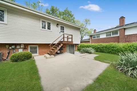 Tiny photo for 773 Madelyn Drive, Des Plaines, IL 60016 (MLS # 12642097)