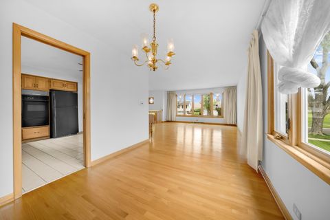 Tiny photo for 773 Madelyn Drive, Des Plaines, IL 60016 (MLS # 12642097)