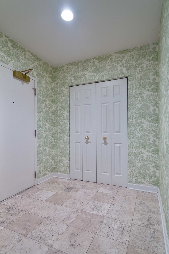 1107 Greenleaf Avenue 2F