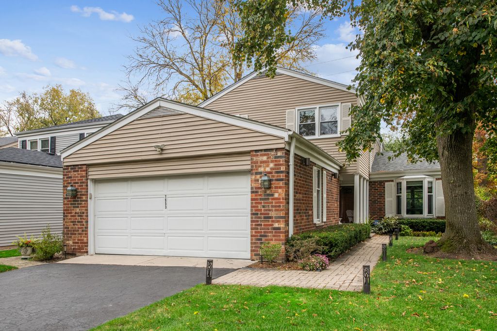 Photo for 1653 McCraren Road, Highland Park, IL 60035 (MLS # 12500090)