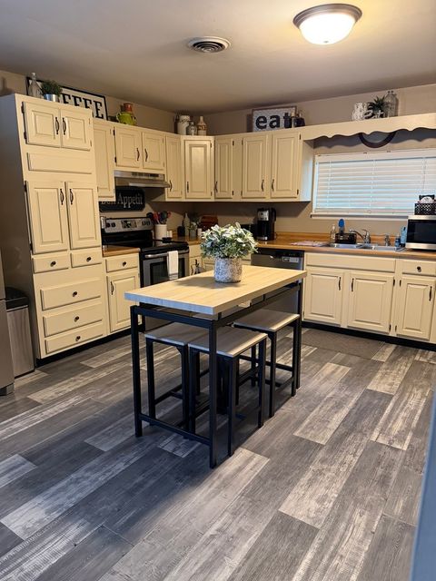 Tiny photo for 823 N 10th Street, Mt Vernon, IL 62864 (MLS # 12631590)