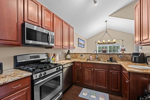 Tiny photo for 557 Cary Woods Circle, Cary, IL 60013 (MLS # 12670120)