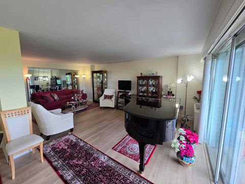 Tiny photo for 7033 N Kedzie Avenue #606, Chicago, IL 60645 (MLS # 12400461)