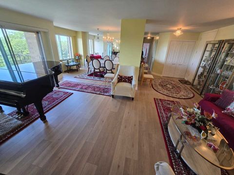 Tiny photo for 7033 N Kedzie Avenue #606, Chicago, IL 60645 (MLS # 12400461)
