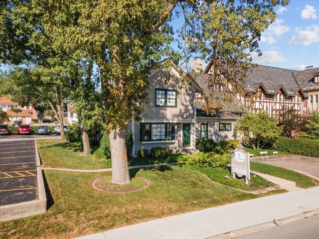 Photo 1 of 8 — 115 S 2nd Street upper, St. Charles, IL 60174