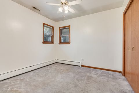Tiny photo for 125 N Oak Leaf Drive, Addison, IL 60101 (MLS # 12647775)