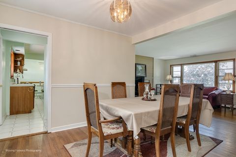 Tiny photo for 125 N Oak Leaf Drive, Addison, IL 60101 (MLS # 12647775)