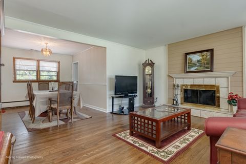 Tiny photo for 125 N Oak Leaf Drive, Addison, IL 60101 (MLS # 12647775)
