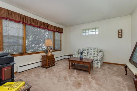 Tiny photo for 125 N Oak Leaf Drive, Addison, IL 60101 (MLS # 12647775)