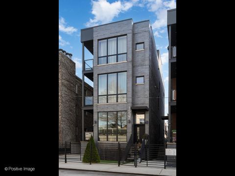 1537 W Pearson Street 2 Chicago IL 60642