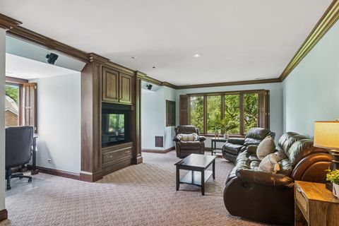 Tiny photo for 1653 N Belmont Court, Arlington Heights, IL 60004 (MLS # 12521185)