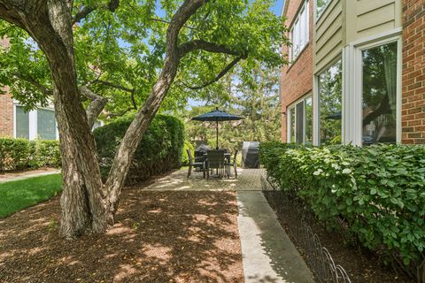 Tiny photo for 1653 N Belmont Court, Arlington Heights, IL 60004 (MLS # 12521185)