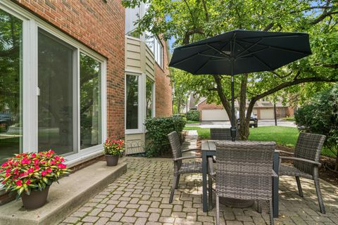 Tiny photo for 1653 N Belmont Court, Arlington Heights, IL 60004 (MLS # 12521185)