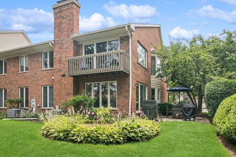 Tiny photo for 1653 N Belmont Court, Arlington Heights, IL 60004 (MLS # 12521185)