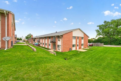 Tiny photo for 703 Fullerton Avenue #207, Glendale Heights, IL 60139 (MLS # 12690943)