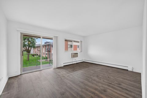 Tiny photo for 703 Fullerton Avenue #207, Glendale Heights, IL 60139 (MLS # 12690943)
