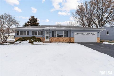 Photo of 1005 5TH Street #A, Hampton, IL 61256 (MLS # QC4270028)