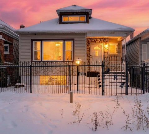 Photo of 8330 S Essex Avenue, Chicago, IL 60617 (MLS # 12679354)