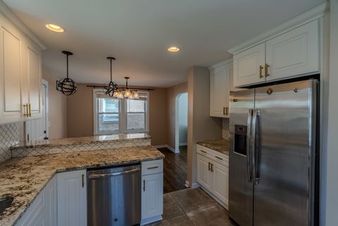 Tiny photo for 4210 Maple Avenue, Brookfield, IL 60513 (MLS # 12497431)