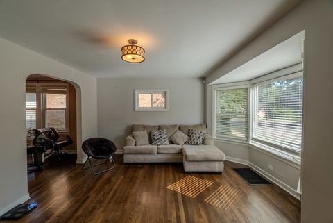 Tiny photo for 4210 Maple Avenue, Brookfield, IL 60513 (MLS # 12497431)