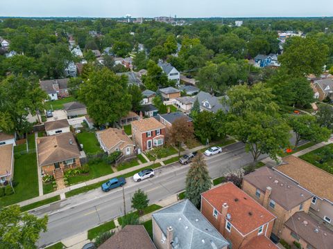 Tiny photo for 4210 Maple Avenue, Brookfield, IL 60513 (MLS # 12497431)