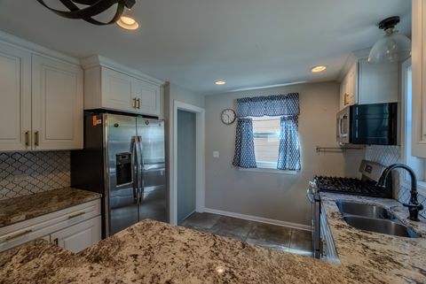 Tiny photo for 4210 Maple Avenue, Brookfield, IL 60513 (MLS # 12497431)