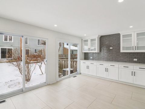 Tiny photo for 325 Colony Green Drive, Bloomingdale, IL 60108 (MLS # 12548197)