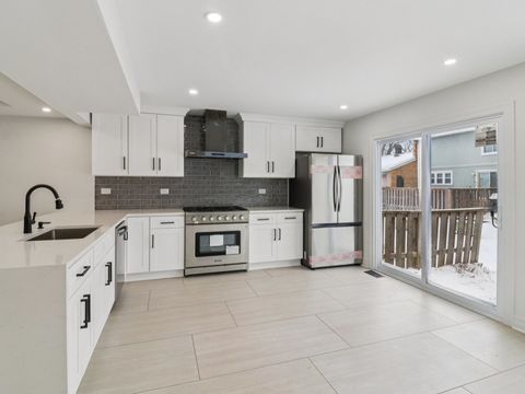 Tiny photo for 325 Colony Green Drive, Bloomingdale, IL 60108 (MLS # 12548197)