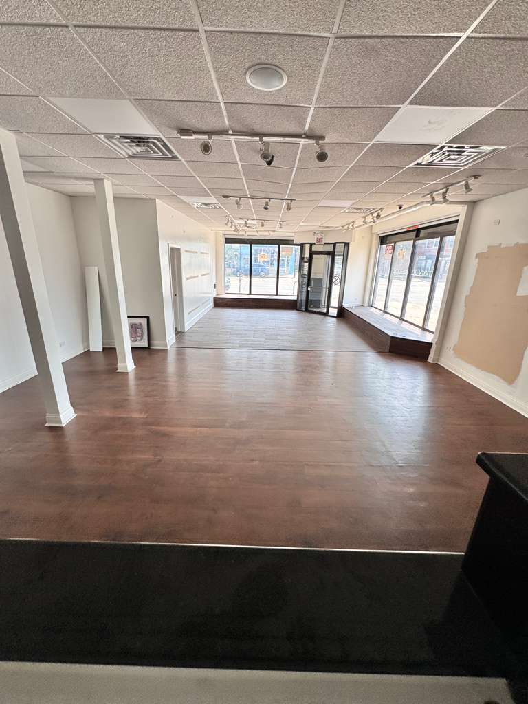 4324 W Fullerton Avenue