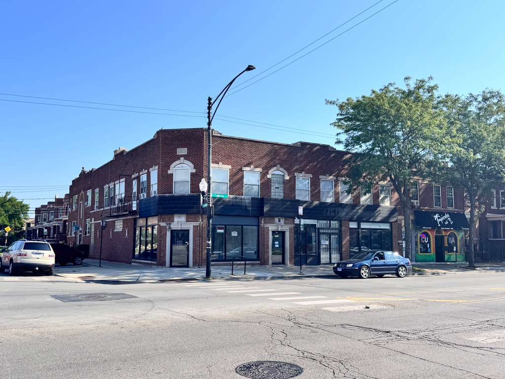 4324 W Fullerton Avenue