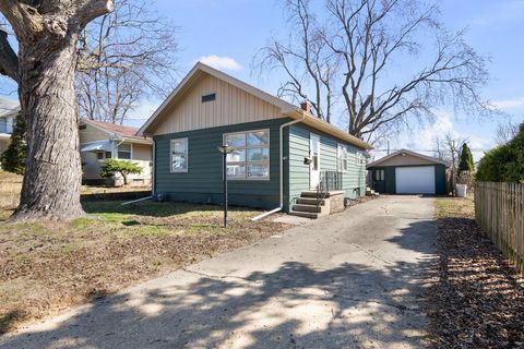 Photo of 716 Morton Avenue, Kewanee, IL 61443 (MLS # 12589255)