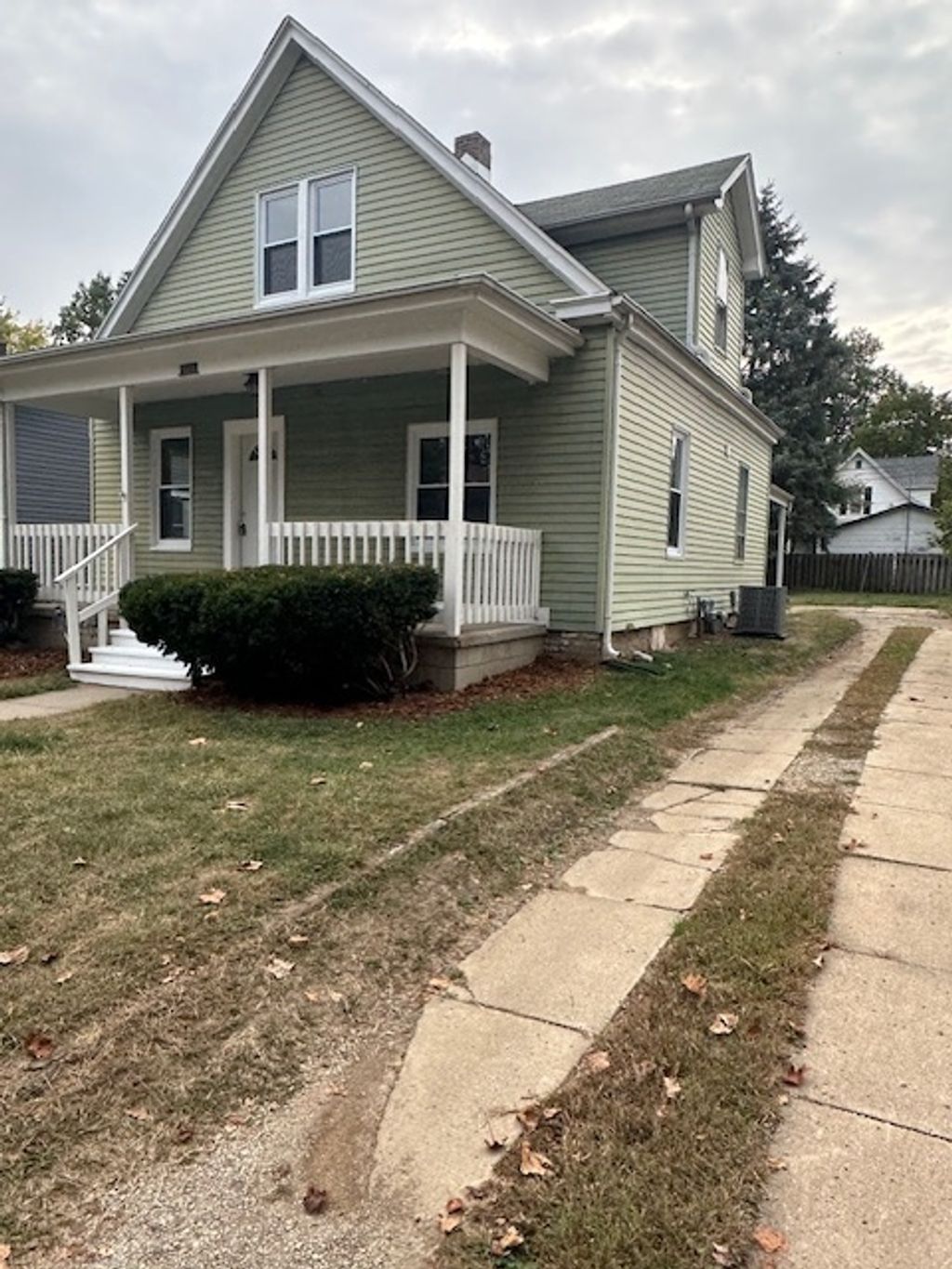 Photo for 403 Willard Avenue, Bloomington, IL 61701 (MLS # 12497010)
