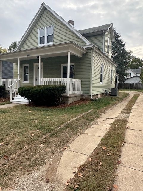 Photo of 403 Willard Avenue, Bloomington, IL 61701 (MLS # 12497010) Photo of 403 Willard Avenue, Bloomington, IL 61701 (MLS # 12497010)