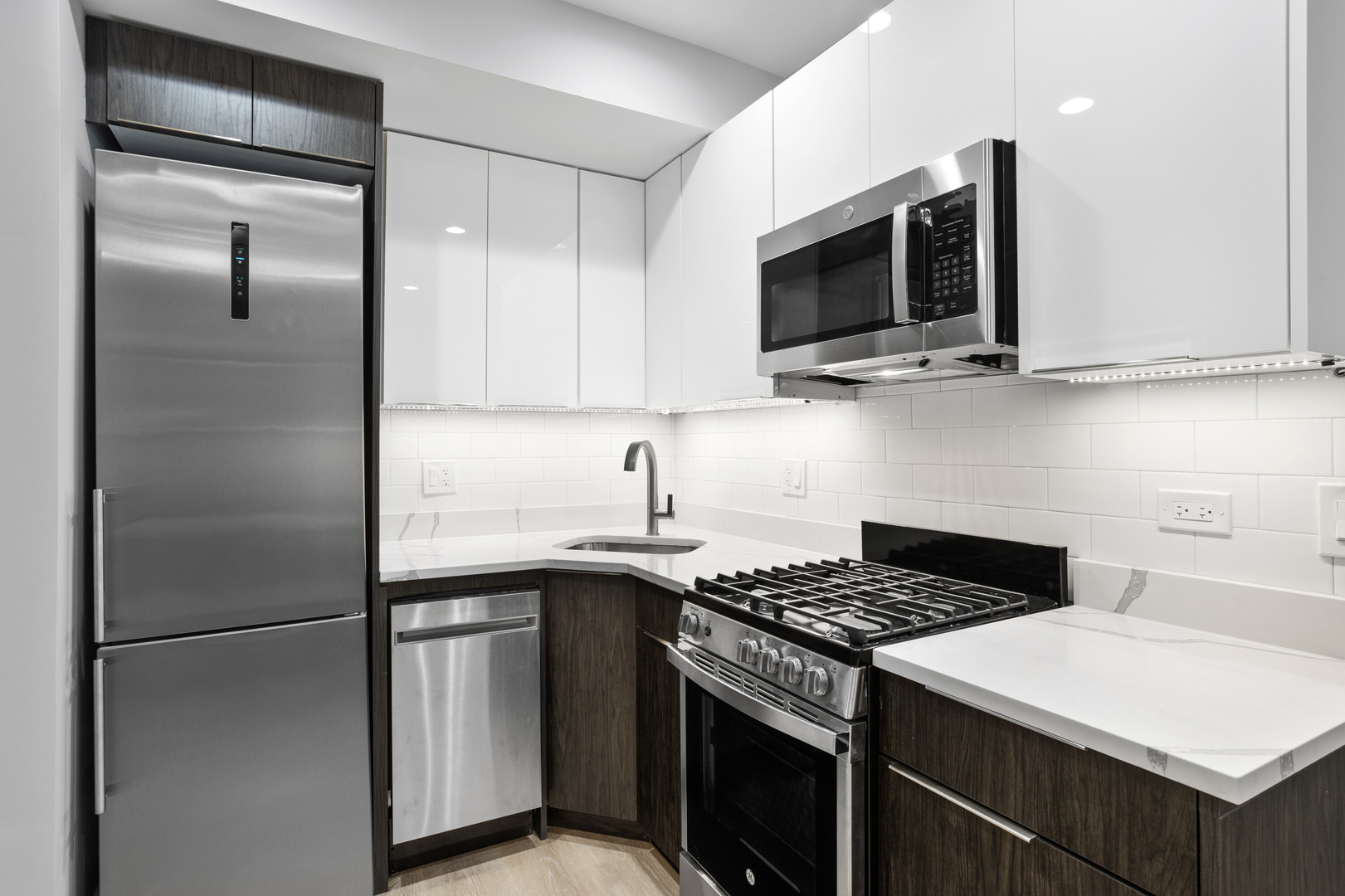 1552 W Juneway Terrace 1E