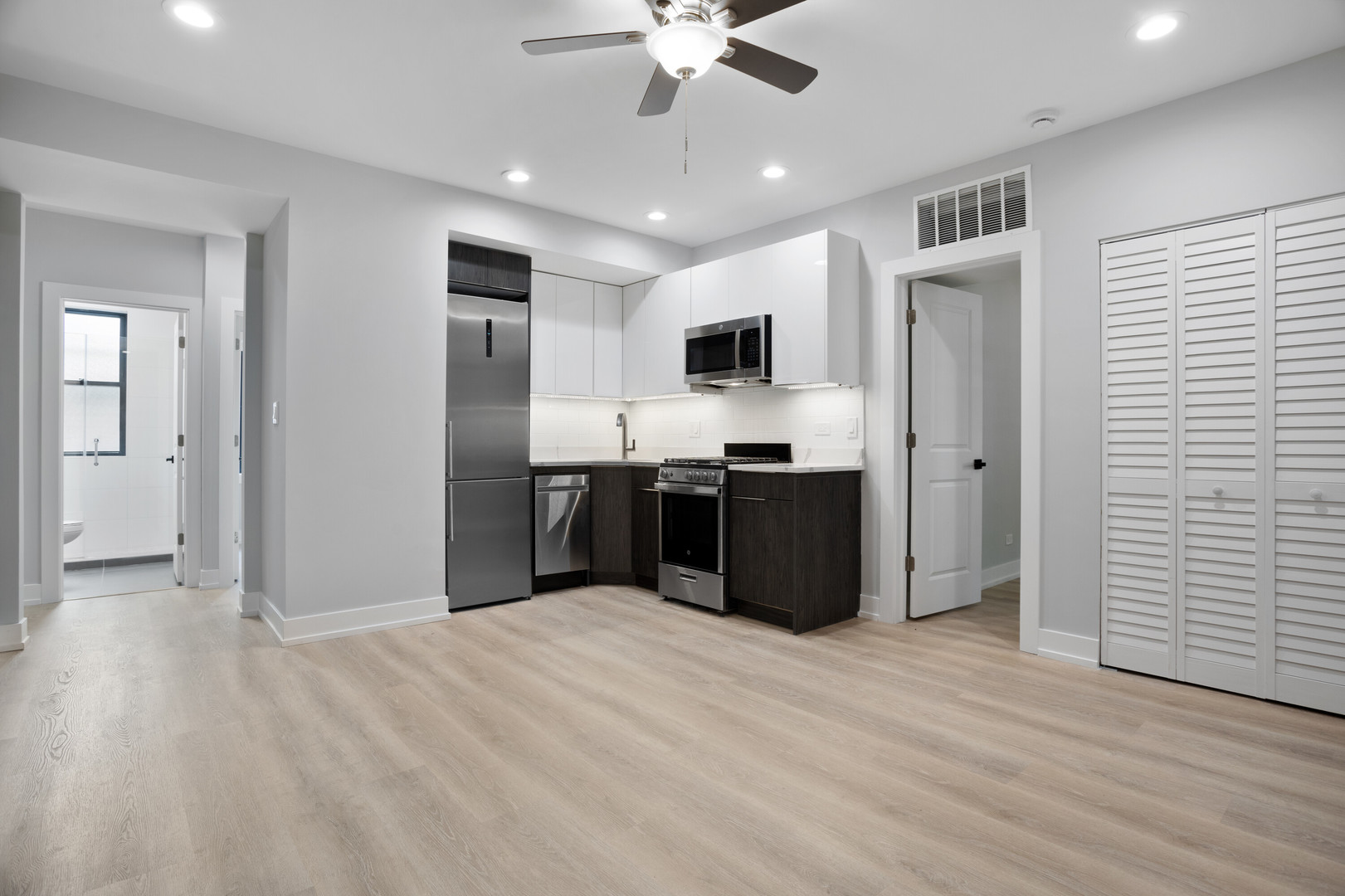 1552 W Juneway Terrace 1E