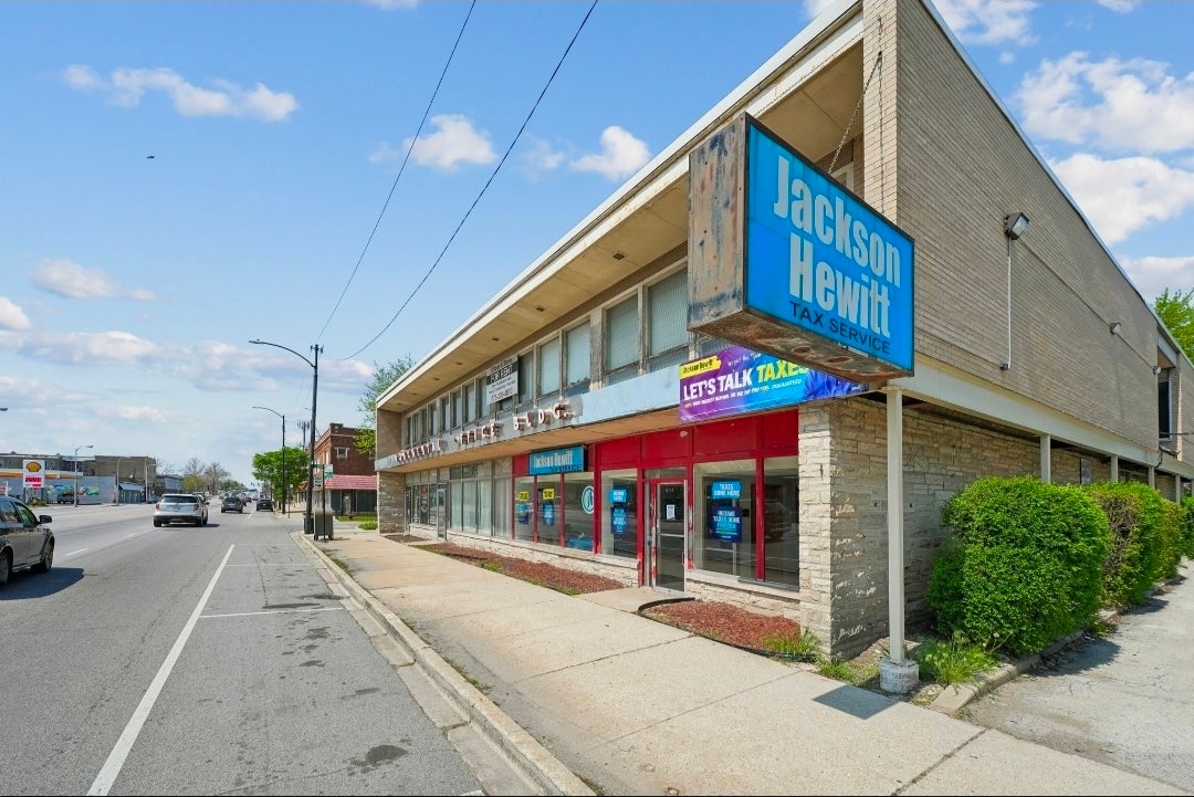 6114 W North Avenue