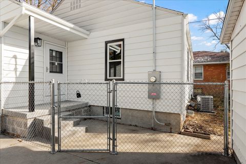 Tiny photo for 1407 W Clark Street, Champaign, IL 61821 (MLS # 12514956)