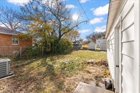 Tiny photo for 1407 W Clark Street, Champaign, IL 61821 (MLS # 12514956)