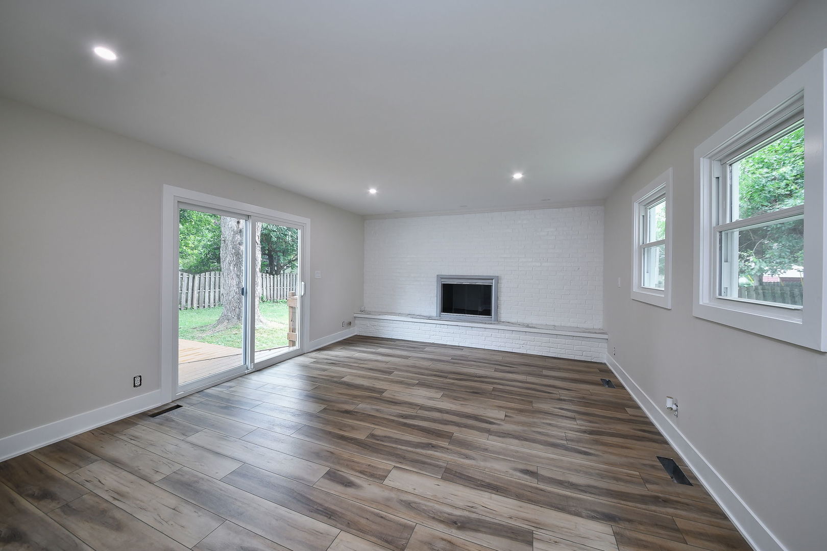 828 Valley Lane