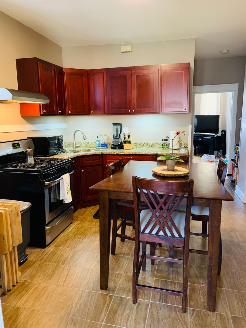 3837 N Kedzie Avenue