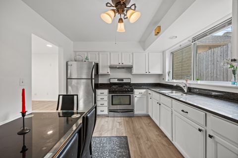 Tiny photo for 410 Wisconsin Avenue #503, Oak Park, IL 60302 (MLS # 12564968)