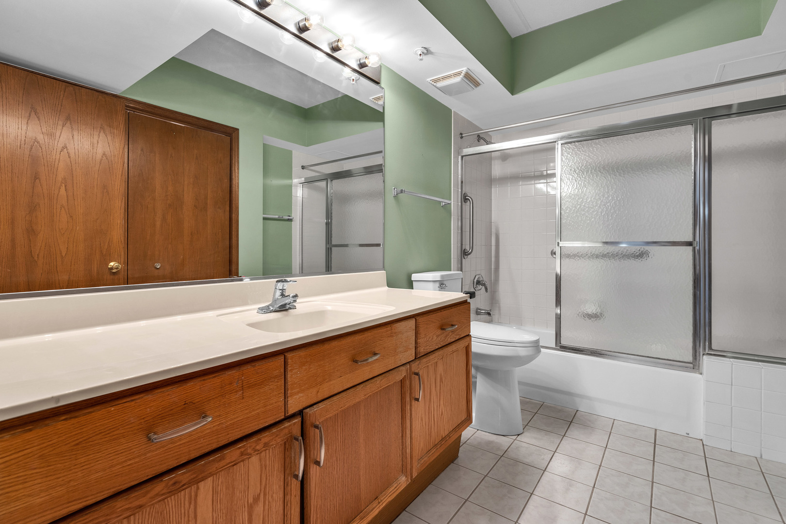 1325 Perry Street 504