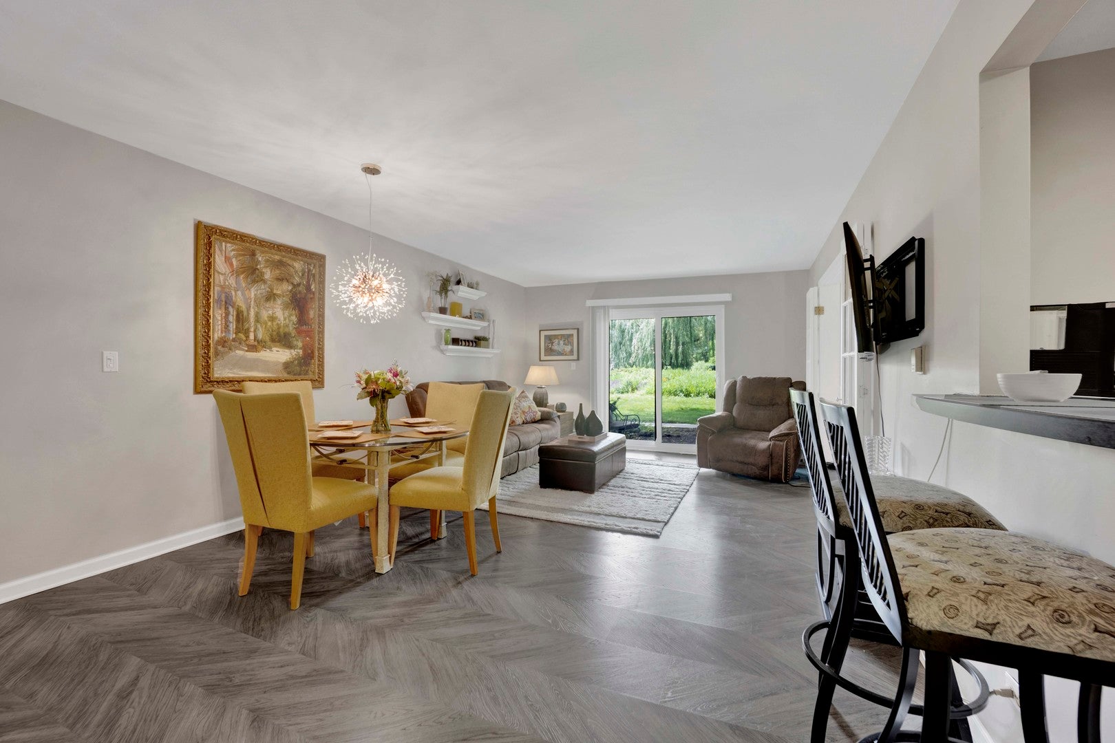 710 E Algonquin Road J108