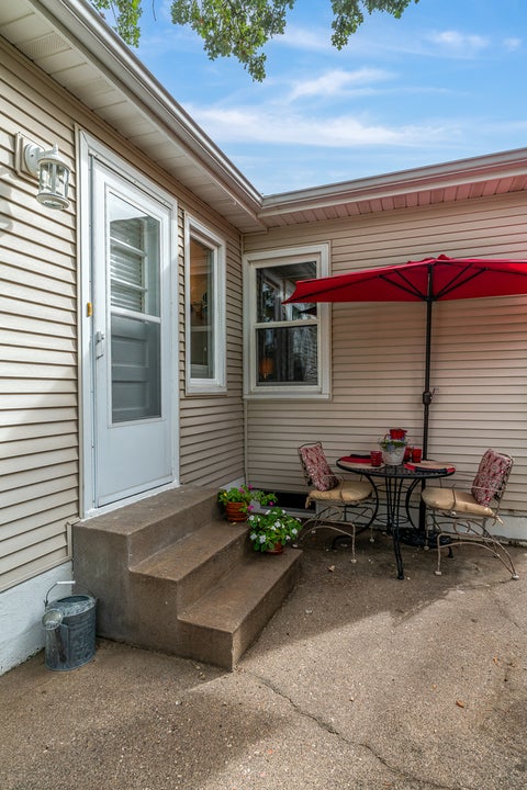 Tiny photo for 2226 Warren Street, Davenport, IA 52804 (MLS # 12765516)