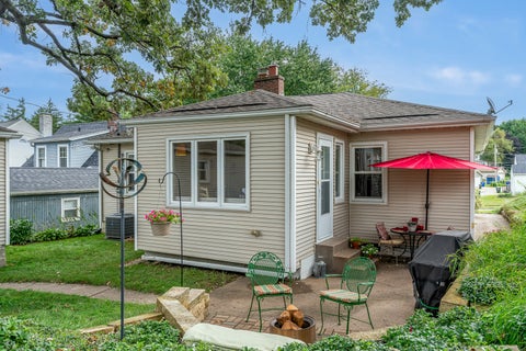Tiny photo for 2226 Warren Street, Davenport, IA 52804 (MLS # 12765516)